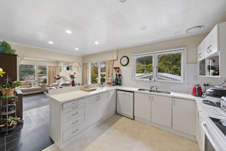 8 Hine Road Wainuiomata_5