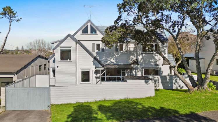 19 Beach Road Mellons Bay_35