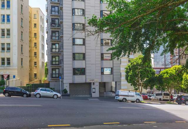 8B/2 Eden Crescent City Centre_1