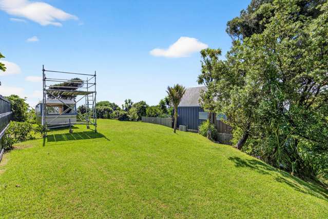 72 Domain Crescent Muriwai Beach_2