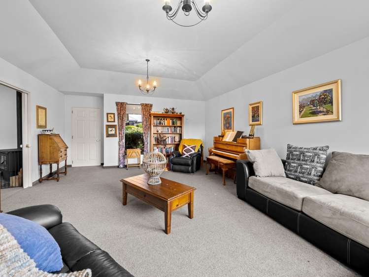 3 Falcon Drive Allenton_11