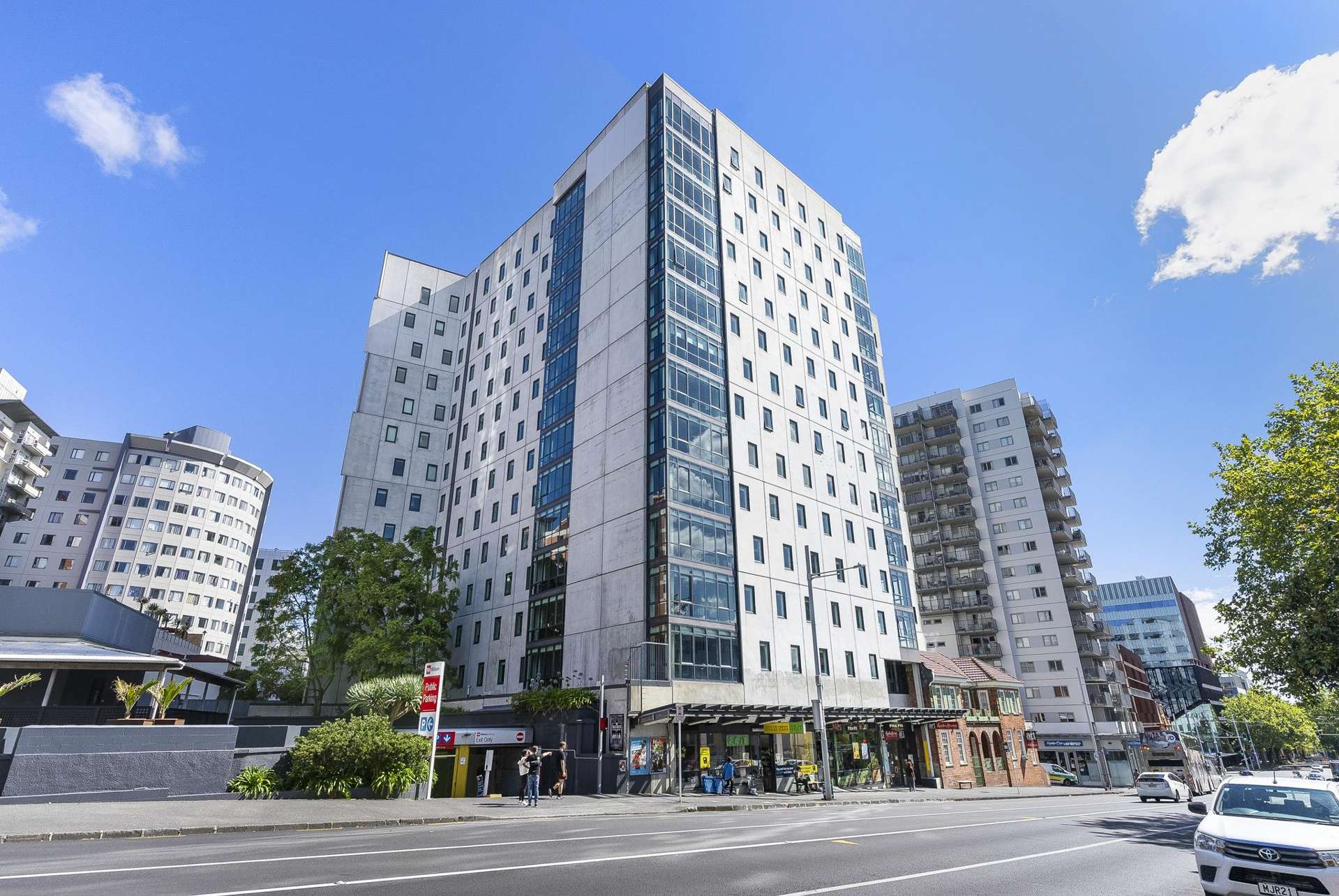 1205/8 Mount Street Grafton_0