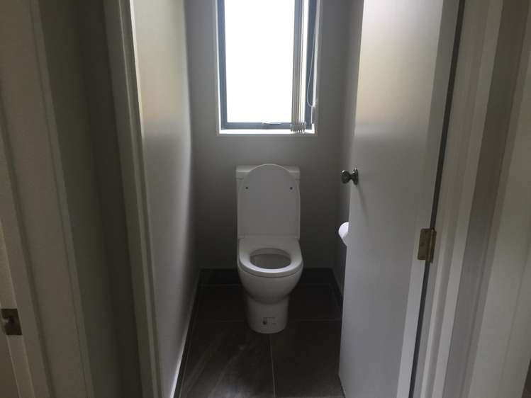 9 Arrowsmith Drive Clover Park_7