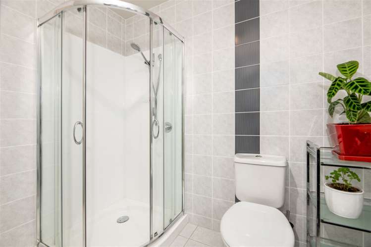 6 Leafield Crescent Henderson_28