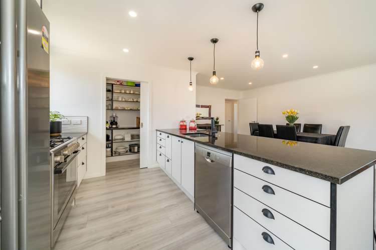 13 Poulson Grove Trentham_5