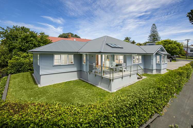 8 Empire Road Devonport_17