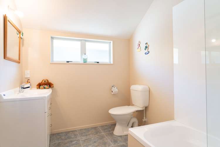 2 Sandybrow Churton Park_16