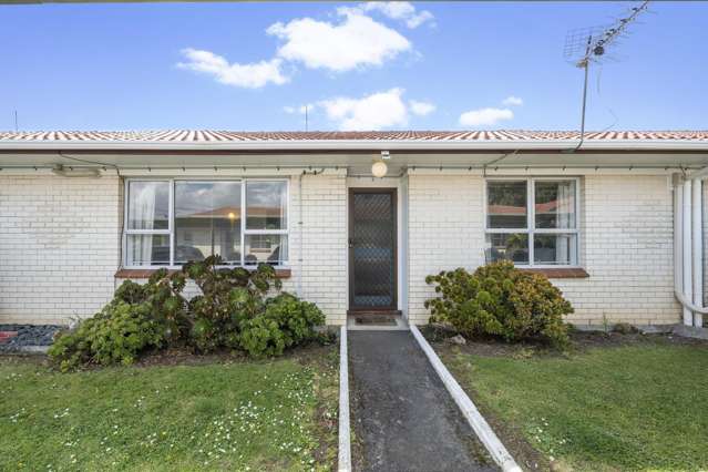 A Must See - Prime Onehunga Location!