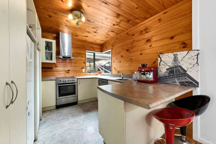 1/10 Thomas Rea Place Te Atatu South_7