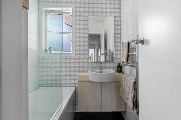 15 Gill Avenue Te Atatu Peninsula_17