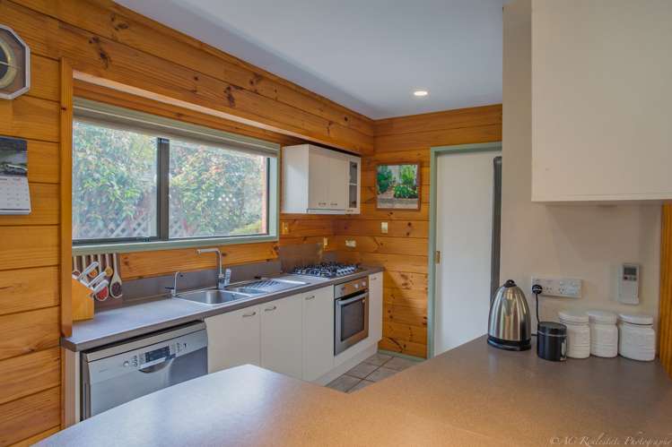 45 Pages Road Marchwiel_6