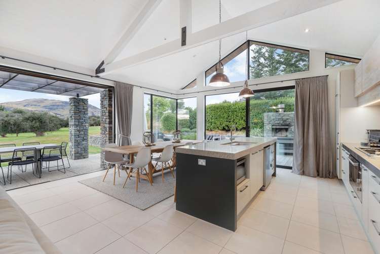 8 Buckler Court Jacks Point_5