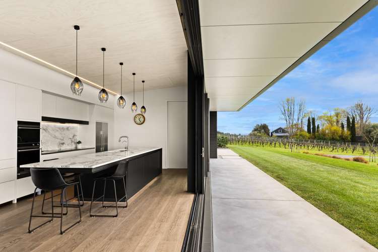 25 Side Road Haumoana_1