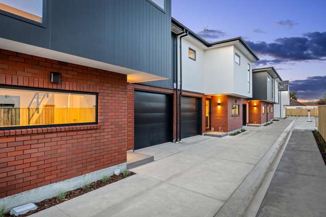Modern Family Living - 3 Big Bedrooms, 3 Ensuites!