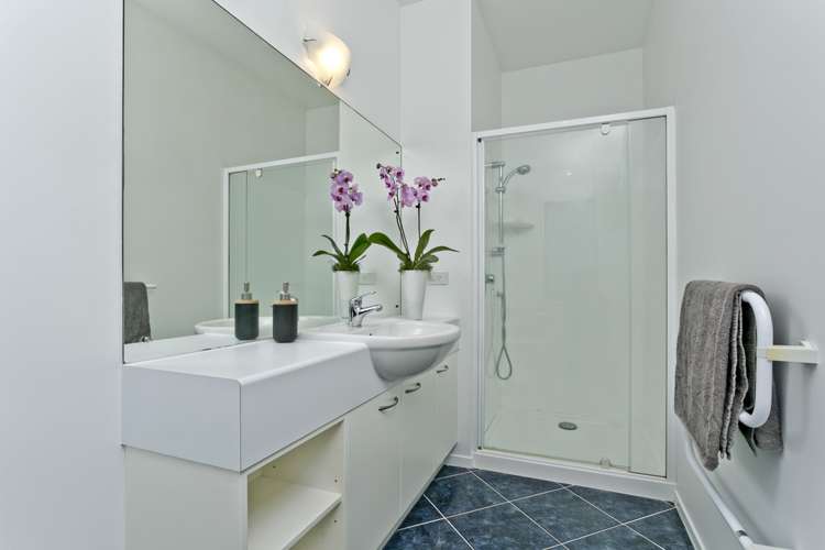 7/12 Herons Way Northcote_12