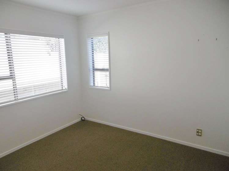 2/2 Moana Avenue Belmont_10