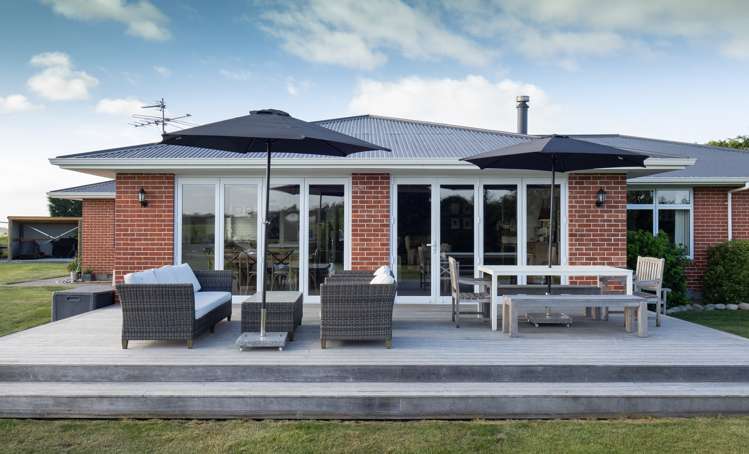 241 Grahams Road Willowby_24