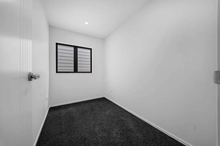 2/8 Friesian Drive Mangere_2