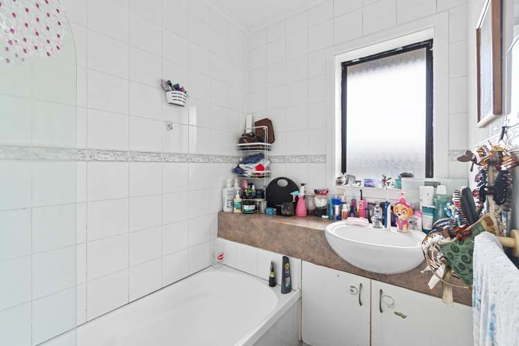 64 Wedgwood Avenue Mangere East_19