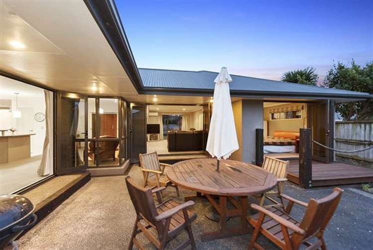 8 Somerton Drive Huntington_17