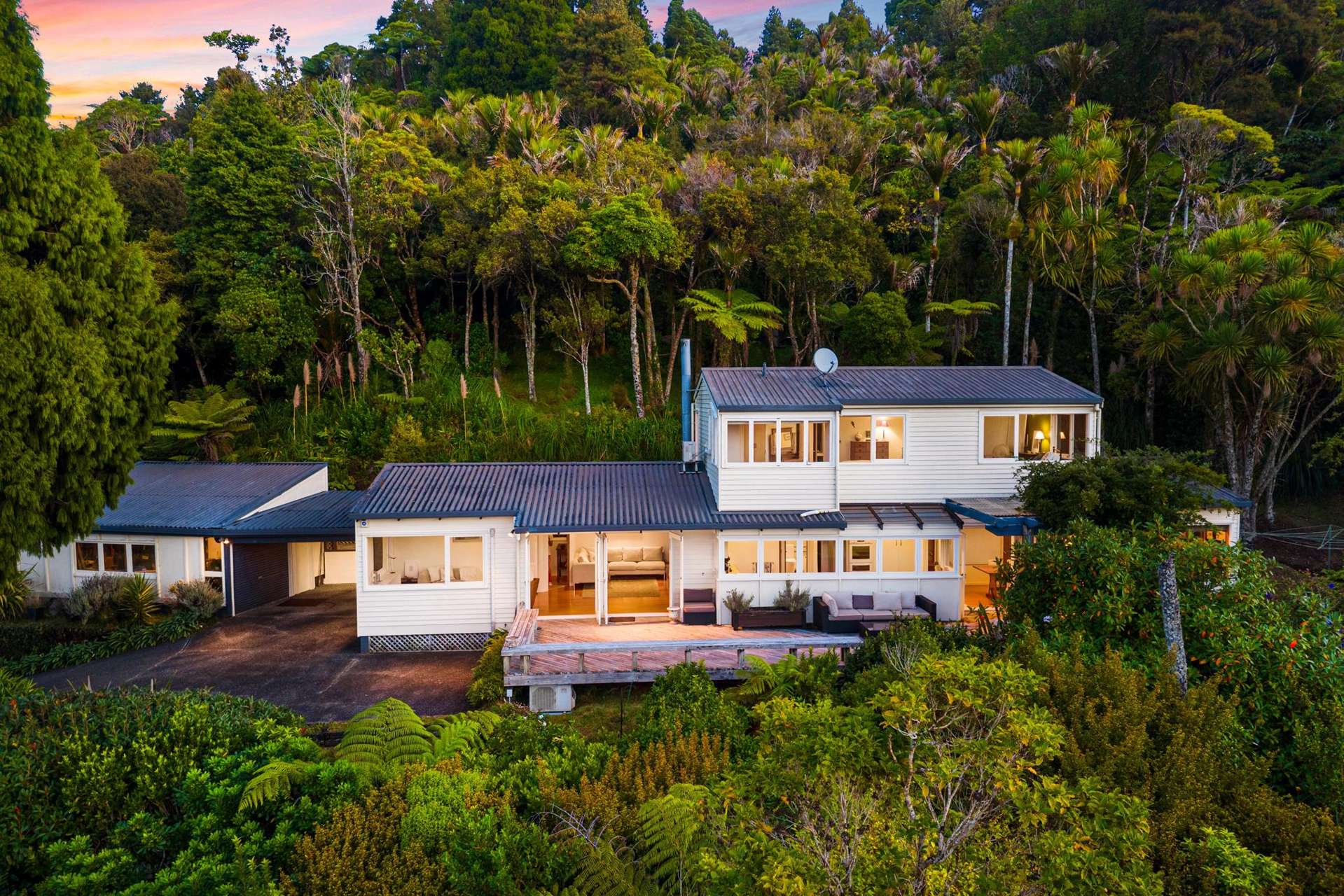 858 West Coast Road Waiatarua_0