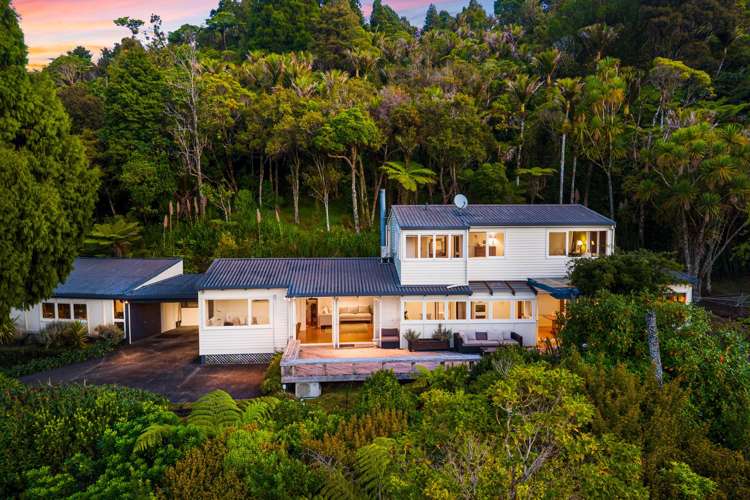 858 West Coast Road_0