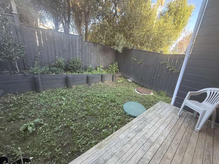 12/10 Newington Road Henderson_15