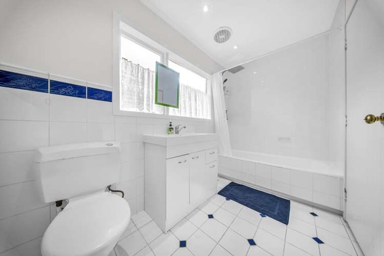 4 Gibson Place Mellons Bay_15