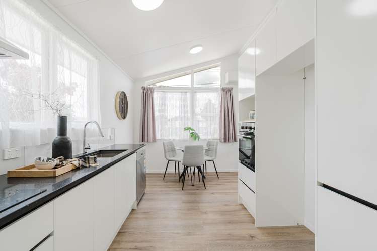 12 & 12A Oban Avenue Glenview_11