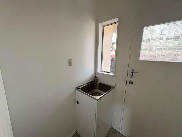 65 Meadowvale Drive 10516_8