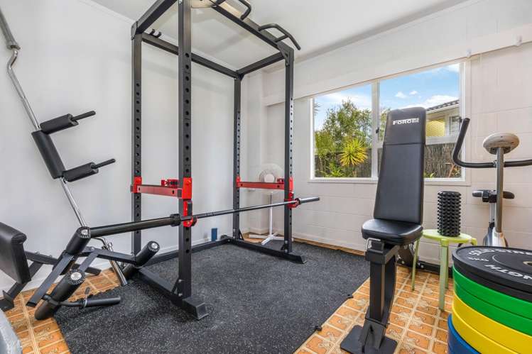 12 Finlow Drive Te Atatu South_16