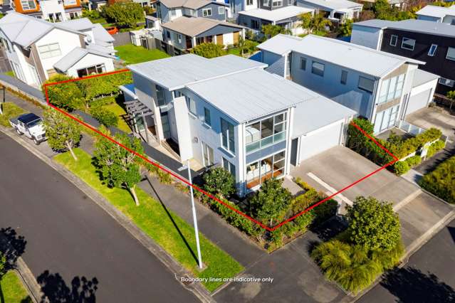 Showpiece-Living in Hobsonville Point!