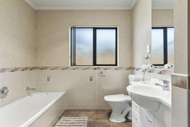 4 Greta Banks Place Wattle Downs_17