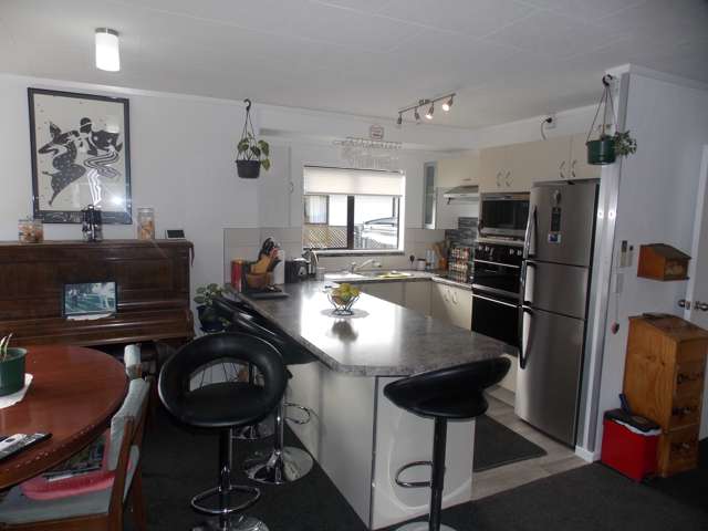 1 Roots Street West Feilding_3