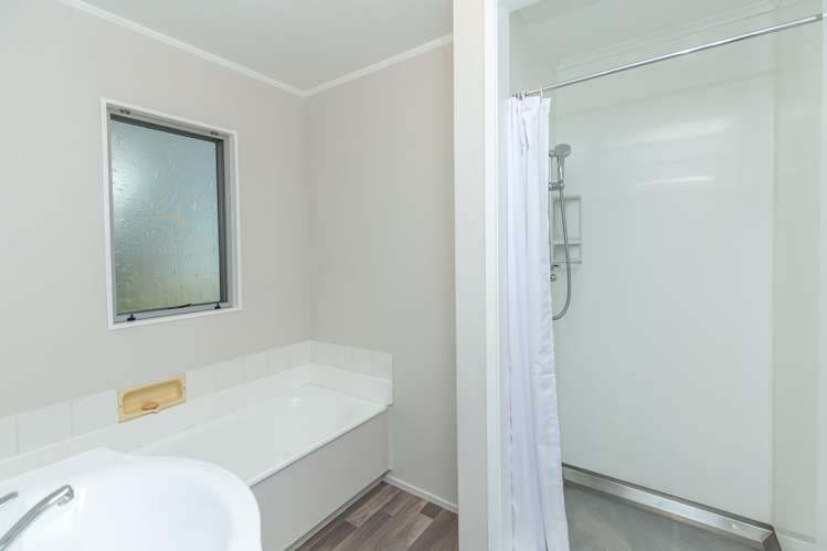 170 High Street South Carterton_16