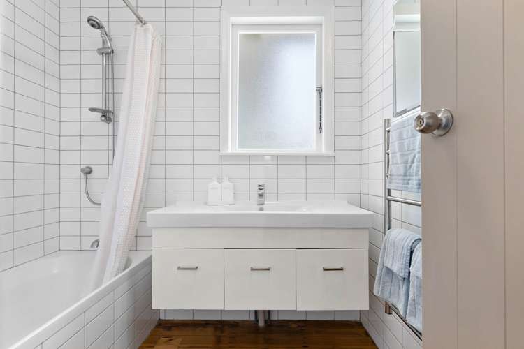 16 Clairville Crescent Wai O Taiki Bay_24