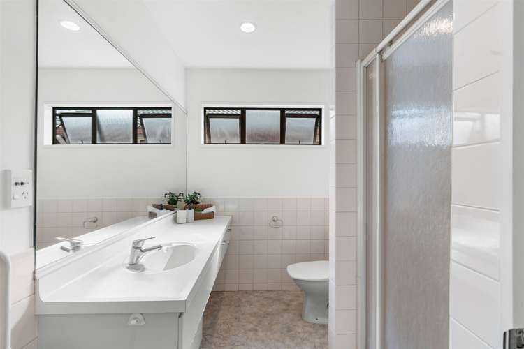 1/8 Cottesmore Close Burnside_14