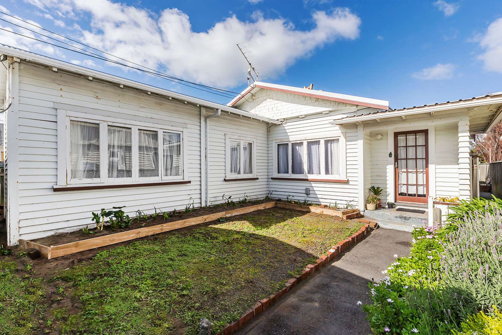 97 Apu Crescent Lyall Bay_0