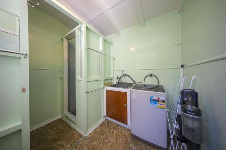 36 Home Street Manapouri_15