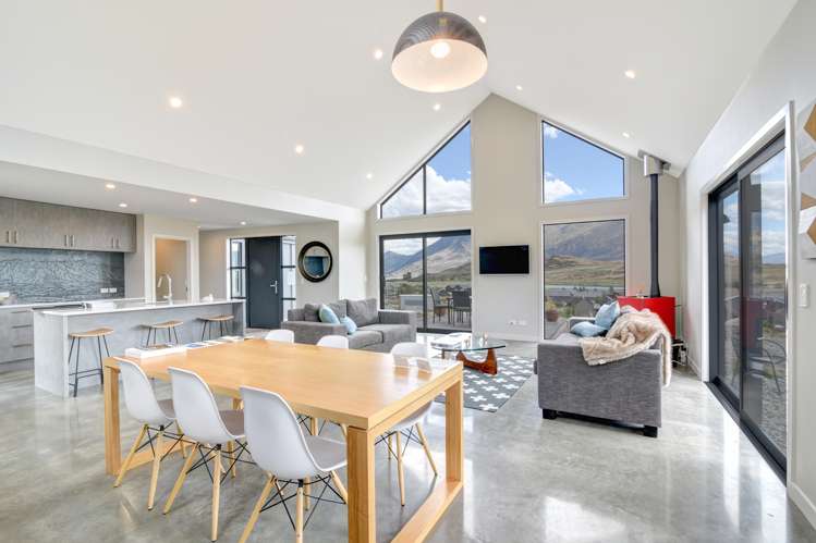 7 Falconer Rise Jacks Point_21