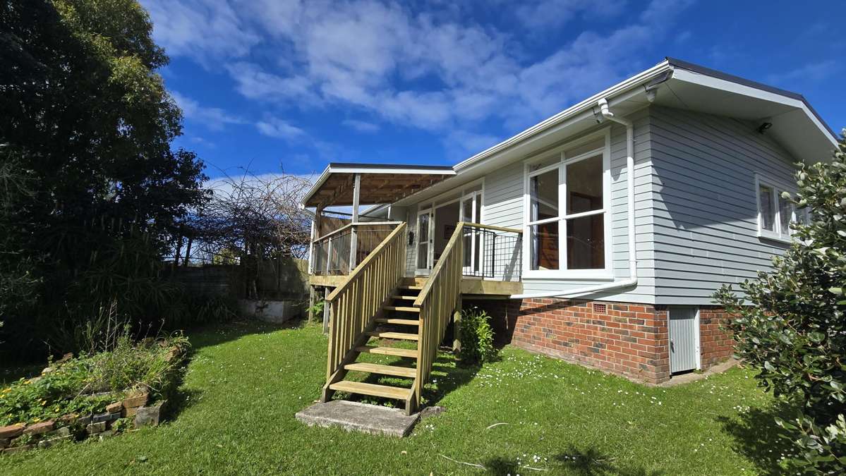 Sunny, quiet and private house 1