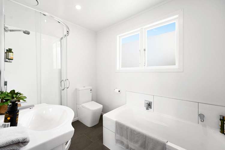 56 Southsea Crescent Silverdale_11