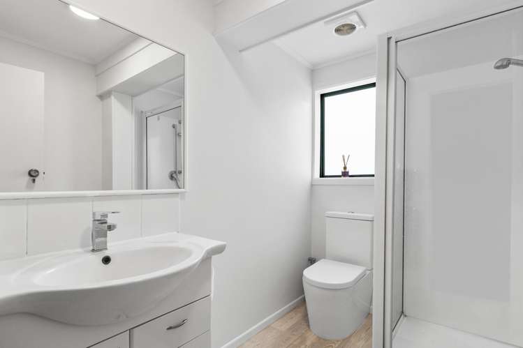 28 Sunny Bay Road Matua_11