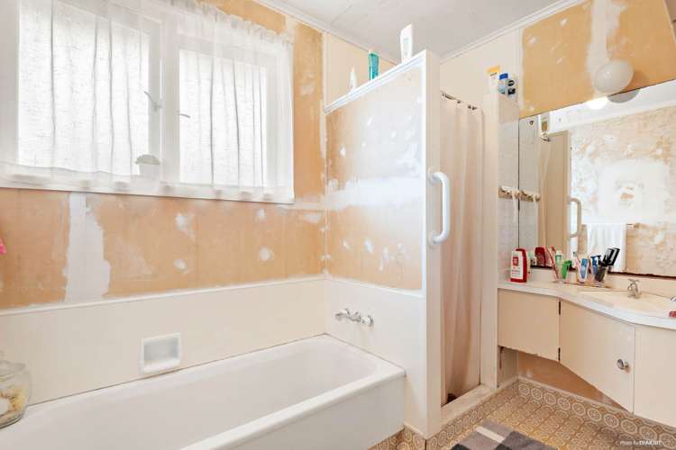 64 Flanshaw Road Te Atatu South_15