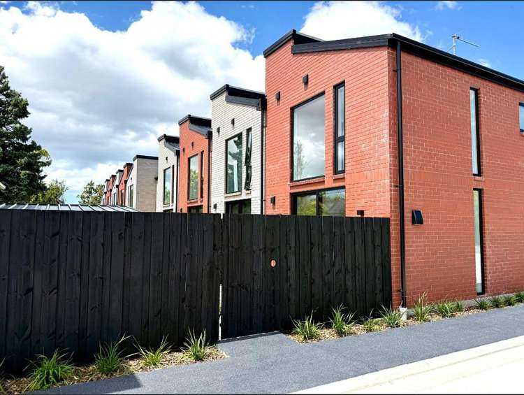 6/90 Holly Road_0