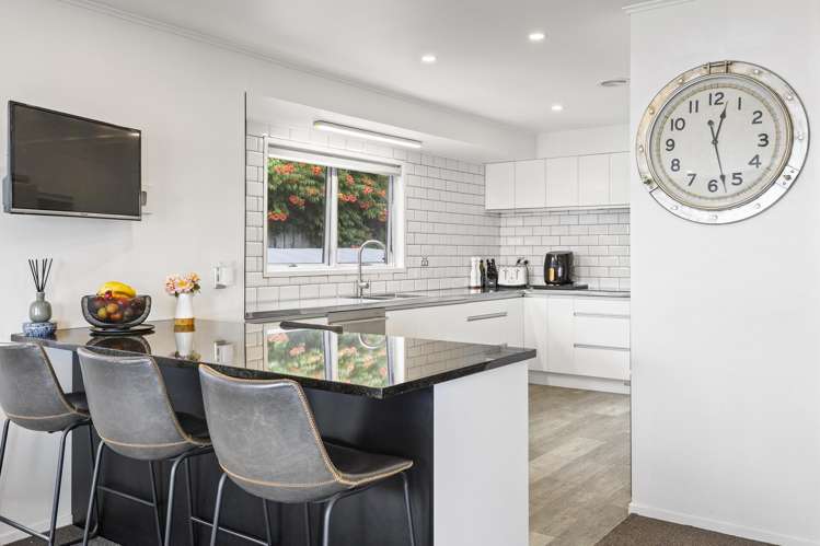 358 Lake Terrace Two Mile Bay_4