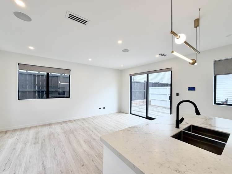 5 Spars Road_4