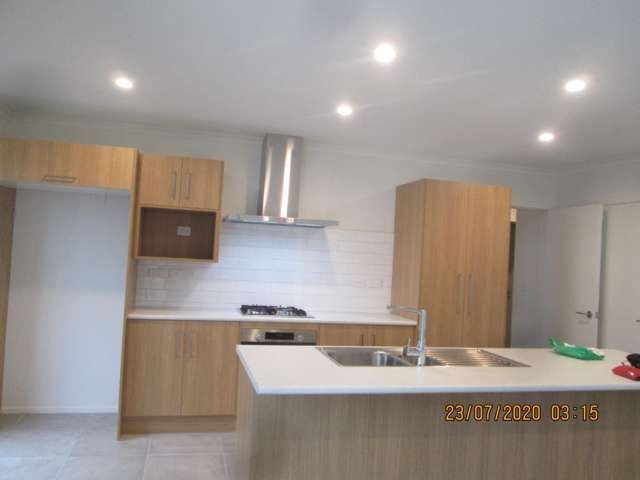 54 Featherstone Drive 2743_2