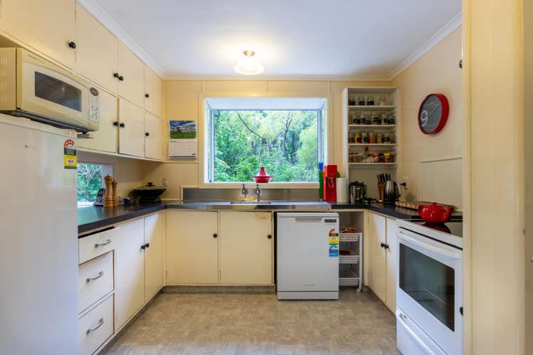 1/2497 Coast Road Pongaroa_17