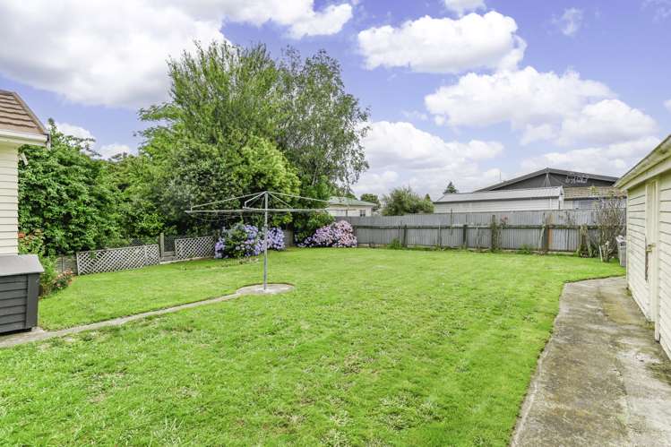 433 Dalcross Street Mayfair_11